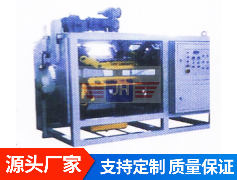 四爪牽引機(jī)
